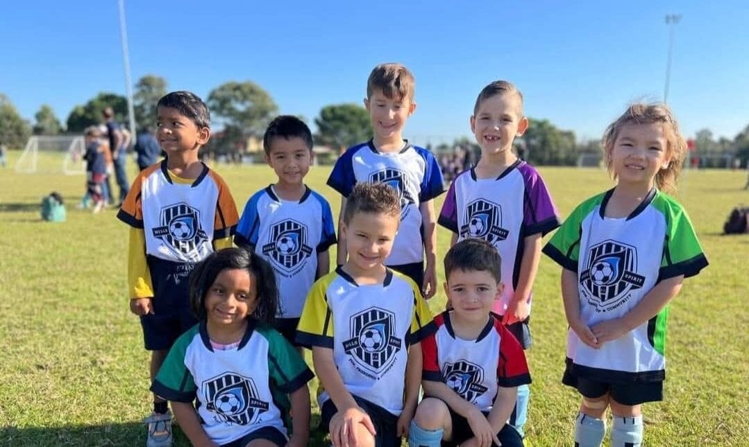 MiniRoos players enjoying football